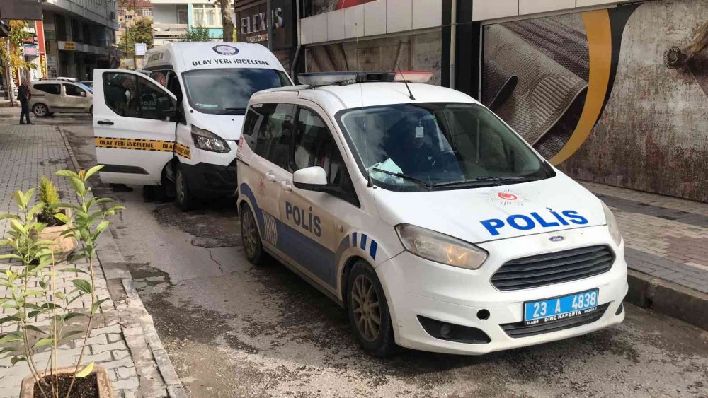 Sokakta otururken pompalı tüfekle saldırıya uğradı