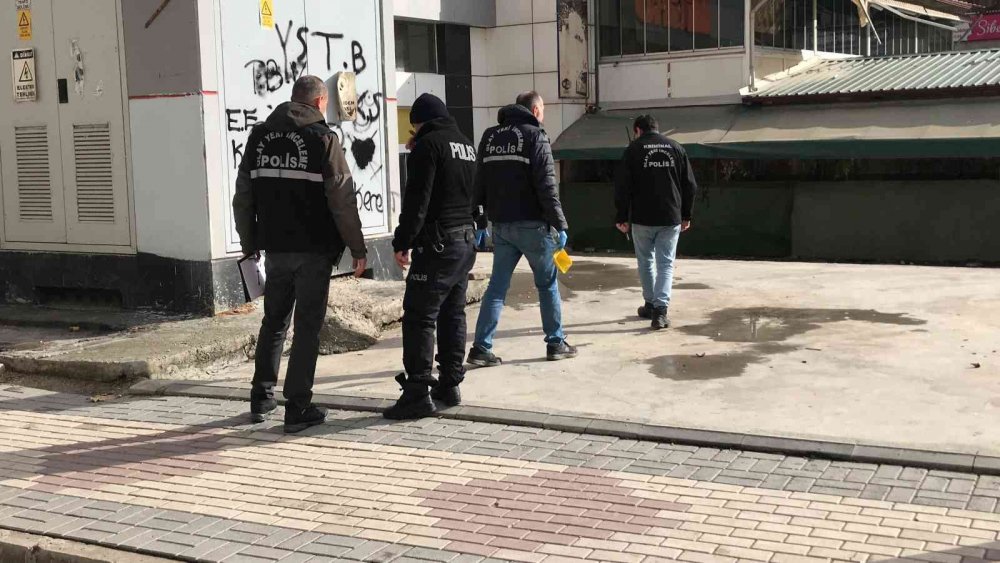 Sokakta otururken pompalı tüfekle saldırıya uğradı