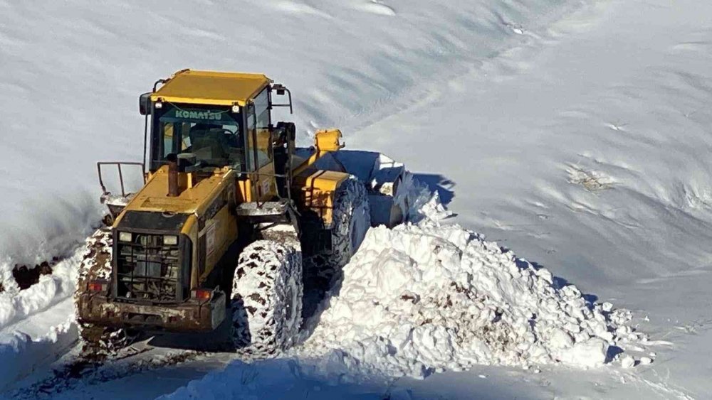 3 bin 500 rakımda mahsur kalan sürü kurtarıldı