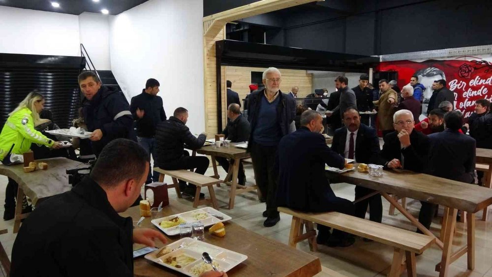 3 bin öğrenciye ücretsiz hizmet verecek! Bu aşevinde yok yok