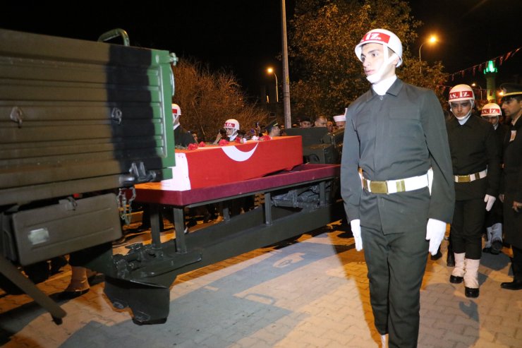Afyonkarahisar Şehidini son yolculuğuna uğurladı