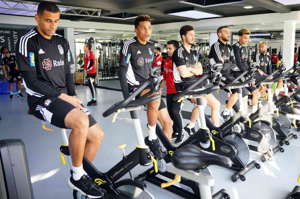 Beşiktaş salonda çalıştı