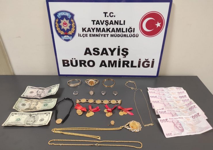 'Dil düşürme' yöntemiyle hırsızlık yapan 2’si kadın, 3 şüpheli tutuklandı