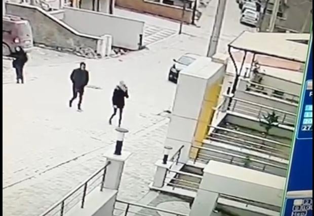 'Dil düşürme' yöntemiyle hırsızlık yapan 2’si kadın, 3 şüpheli tutuklandı