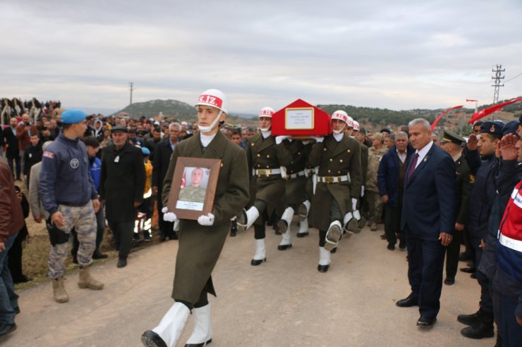 İki kardeşinden şehit ağabeye asker selamı ile veda