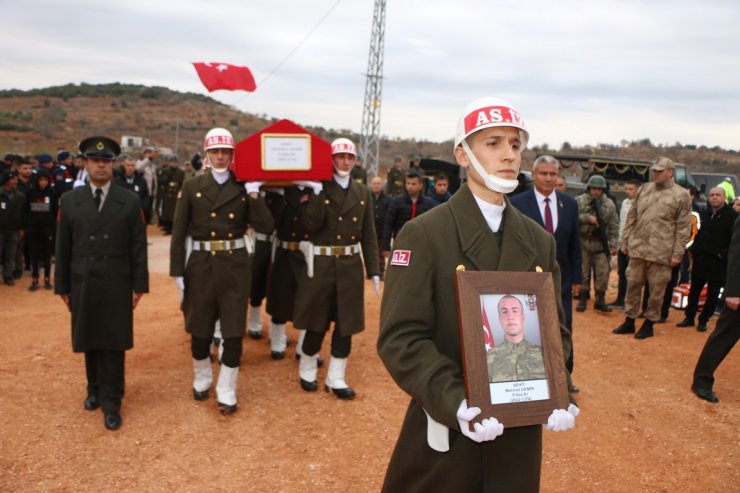 İki kardeşinden şehit ağabeye asker selamı ile veda