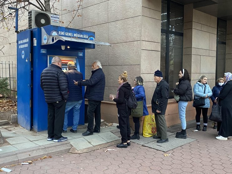 'Sumatik' arıza yaptı, personel parayı elle aldı