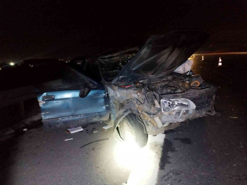 Yolda savrulan bir otomobile başka otomobil çarptı: 1 ölü, 3 yaralı