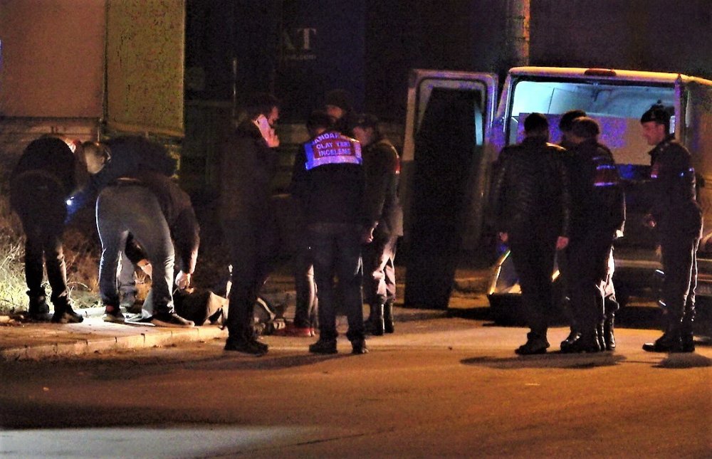 Kadın cinayeti! Saçından sürüklediği karısını başını keserek öldürdü