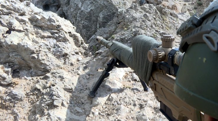 Komandolar teröristlerin inlerine işte böyle giriyor