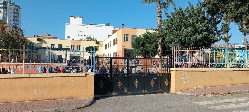 Okulda dehşet! Kız öğrenci tuvalette bıçaklanarak öldürüldü