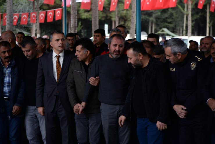 Sınıf arkadaşının öldürdüğü 12 yaşındaki Fatmanisa, toprağa verildi