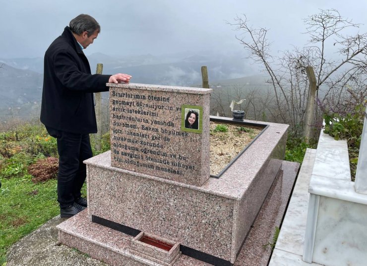 Evinin önünde öldürülen Ceren Özdemir için mezarı başında anma