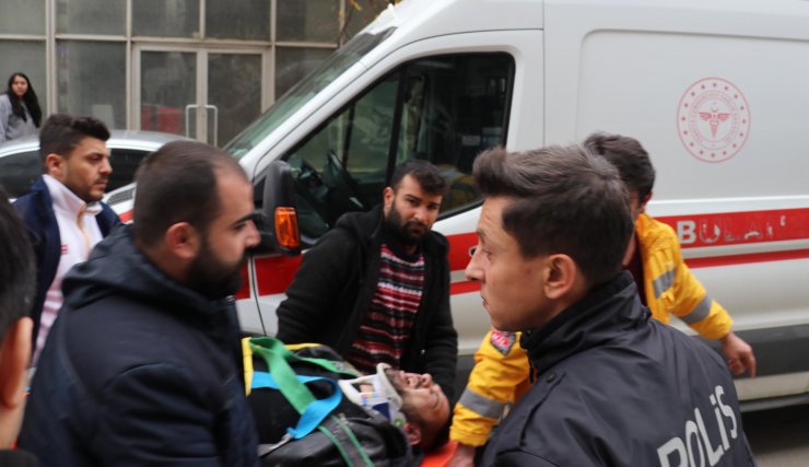 Polisten kaçmak için 3'üncü kattan atlayan sevgililer yaralandı