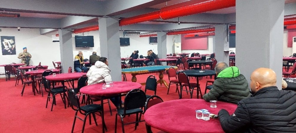 3 ayda 14 defa mühürlenen işletmelerde kumar oynatanlara suçüstü