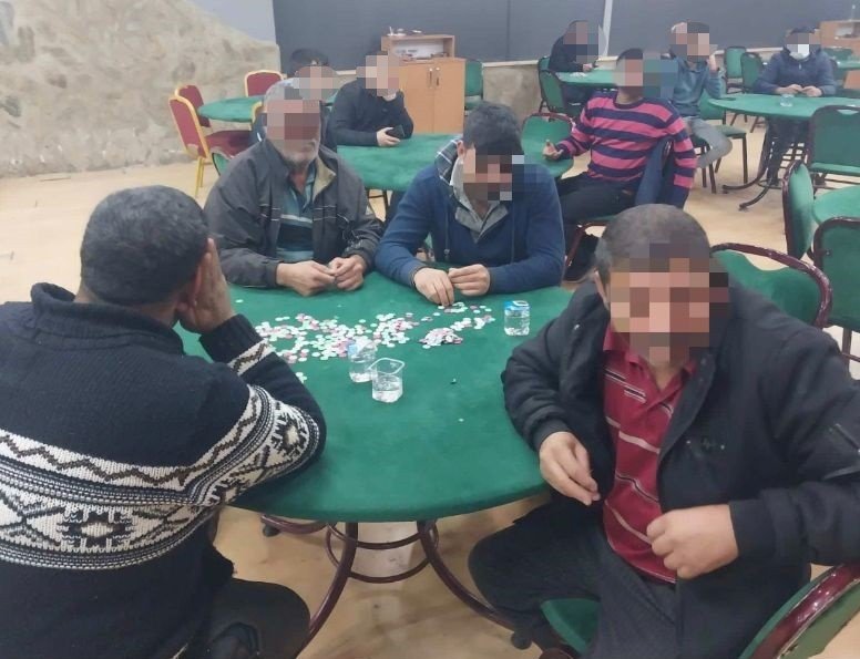 3 ayda 14 defa mühürlenen işletmelerde kumar oynatanlara suçüstü
