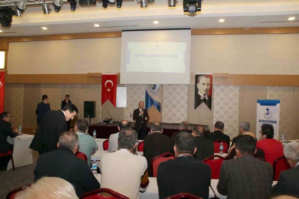 Akşehir Belediyesinden eğitim ve istişare toplantısı