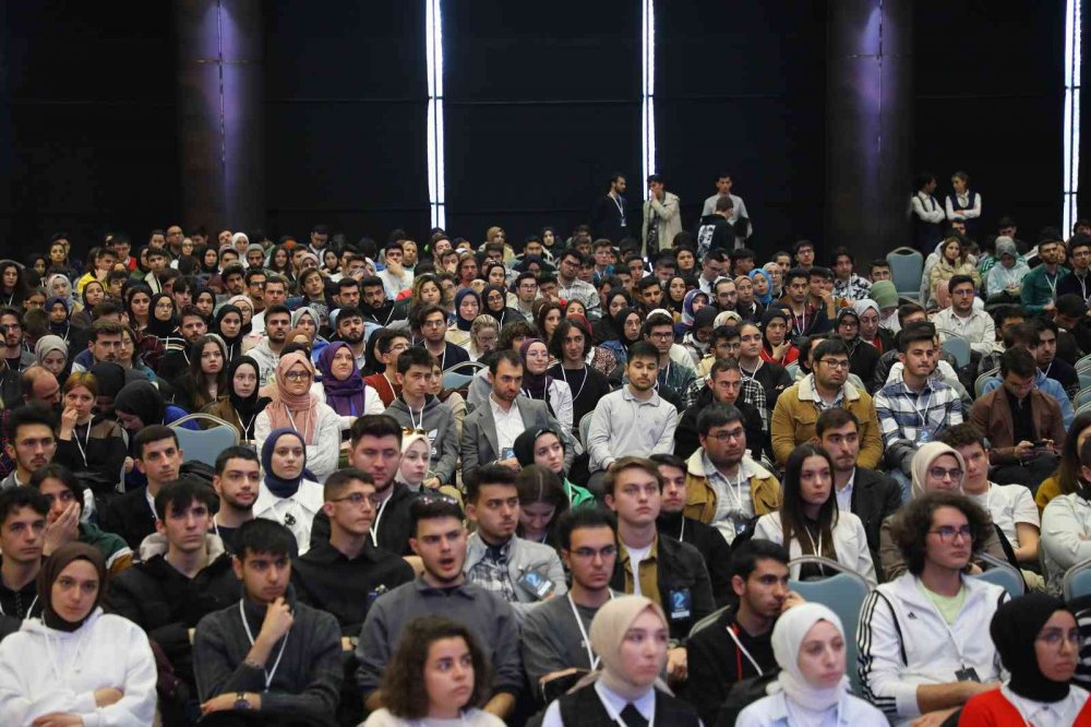 Başkan Altay gençlere seslendi: Türkiye’yi çok daha güçlü hale getireceksiniz