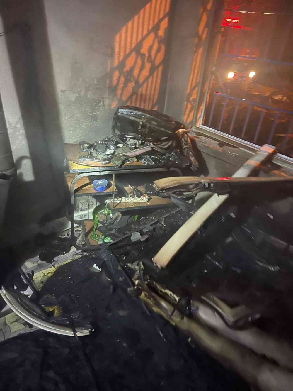 Evde çıkan yangında 101 yaşındaki kadın hayatını kaybetti