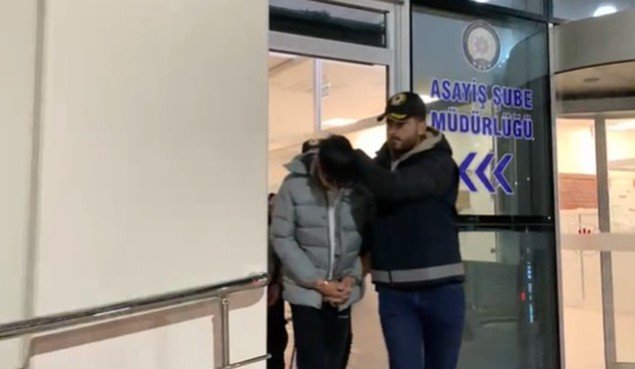 Konya'da hırsızlar park halindeki aracı çaldı