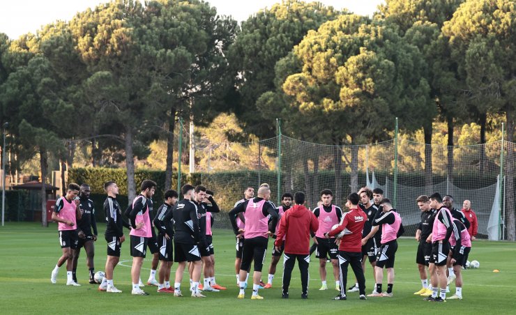 Beşiktaş, Antalya kampında ilk antrenmanını yaptı