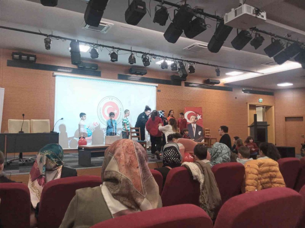 Engelli çocuklar maskot polis Cesur’la gönüllerince eğlendi