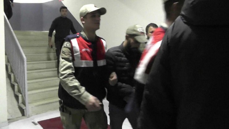 Köpek döğüştüren 3 kişiden 1'i tutuklandı