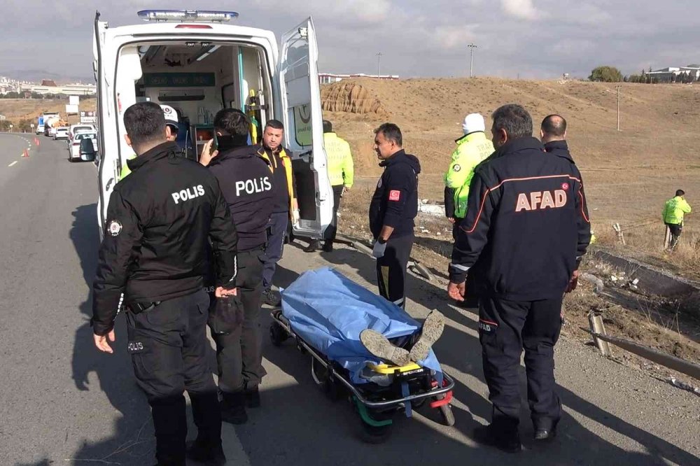 LPG yüklü tanker devrildi: Sürücü hayatını kaybetti