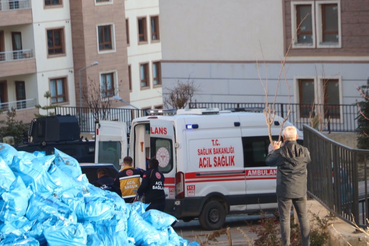 Önce eşini ve doktor yeğenini öldürdü sonra intihar etti