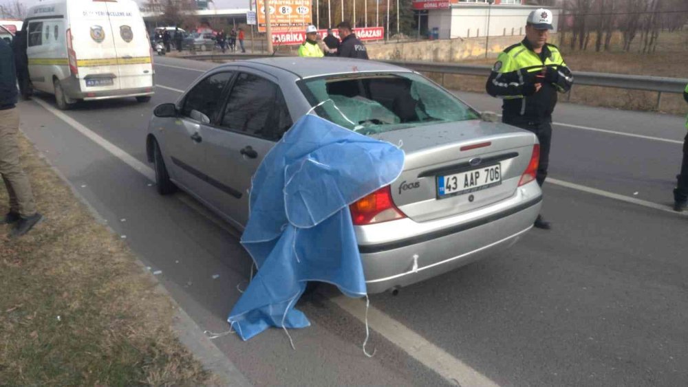 Yolun karşısına geçmeye çalışan yaşlı adamın acı sonu