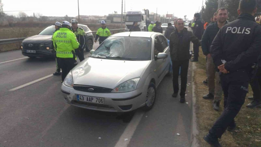 Yolun karşısına geçmeye çalışan yaşlı adamın acı sonu