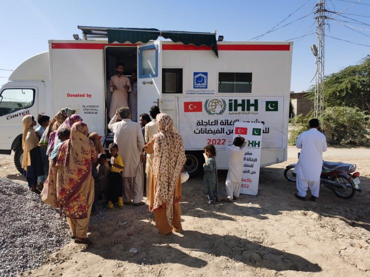 İHH, Pakistan’da 150 bin kişiye yardım ulaştırdı