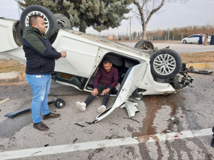 Kavşakta zincirleme kaza: 1'i bebek 5 yaralı
