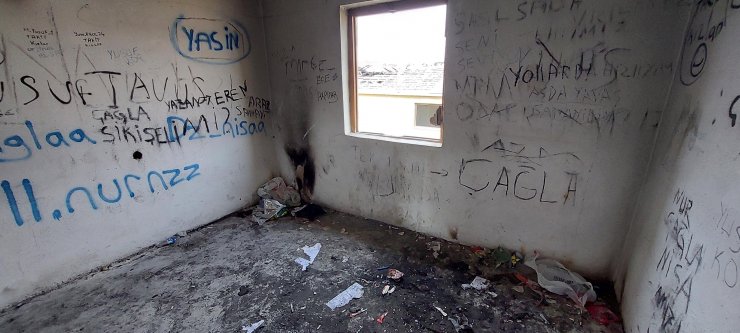 Erkek arkadaş yüzünden tartıştığı kendisi gibi ortaokul öğrencisi kızı dövdü