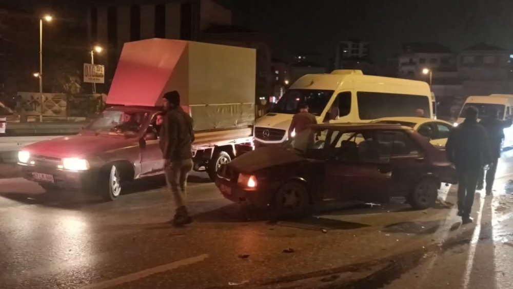 Meydana gelen zincirleme trafik kazası trafiği felç etti