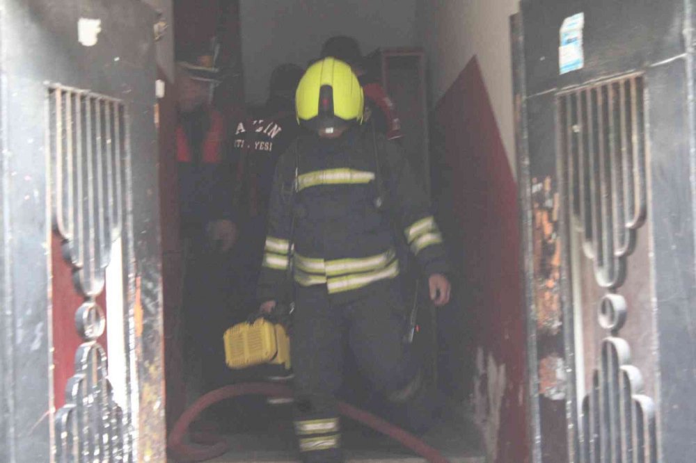 Sigarayla uyudu, sünger tutuşunca yangın çıktı