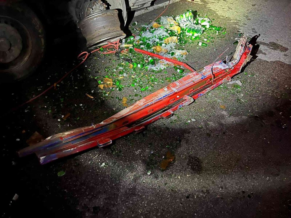 Gece yarısı feci kaza! Lastik değiştirirken tırın çarptığı 2 kişi öldü