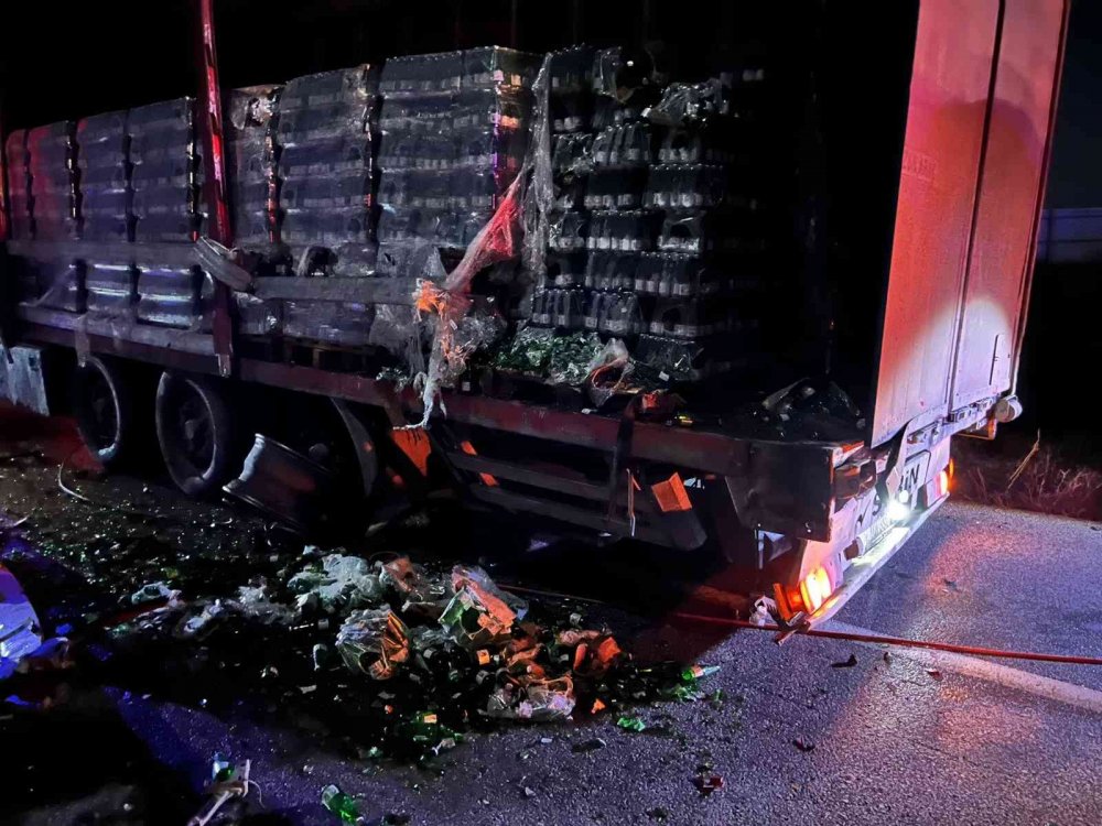 Gece yarısı feci kaza! Lastik değiştirirken tırın çarptığı 2 kişi öldü