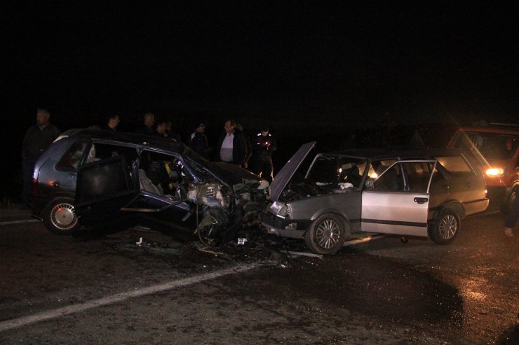 2 otomobil çarpıştı: 1 ölü, 5 yaralı