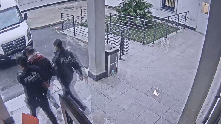 Kesinleşmiş hapis cezası bulunan FETÖ'cü havalimanında sahte kimlikle yakalandı