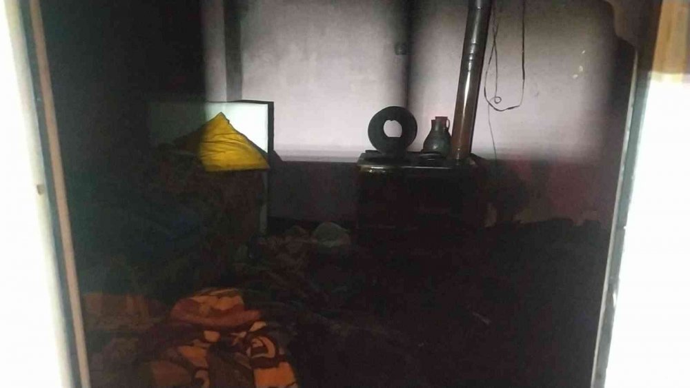 Yangında dumandan etkilenen karı koca hastaneye kaldırıldı