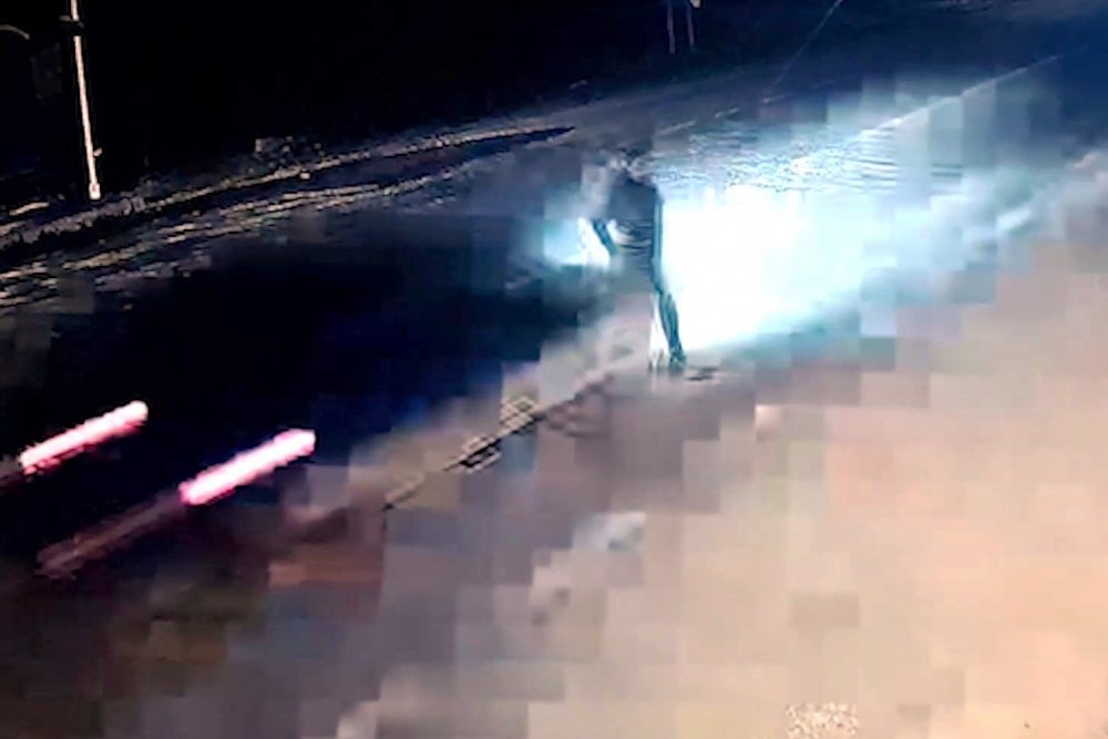 Yolun karşısına geçerken otomobil çarptı öldü