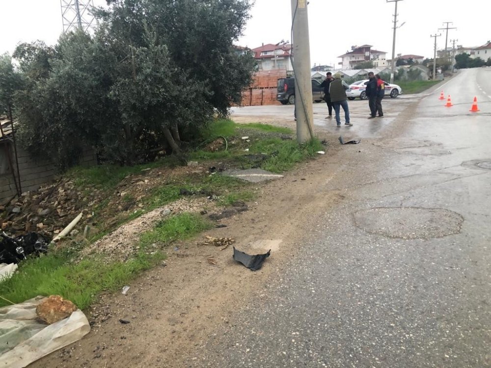 Direğe çarpan motosiklet sürücüsü öldü