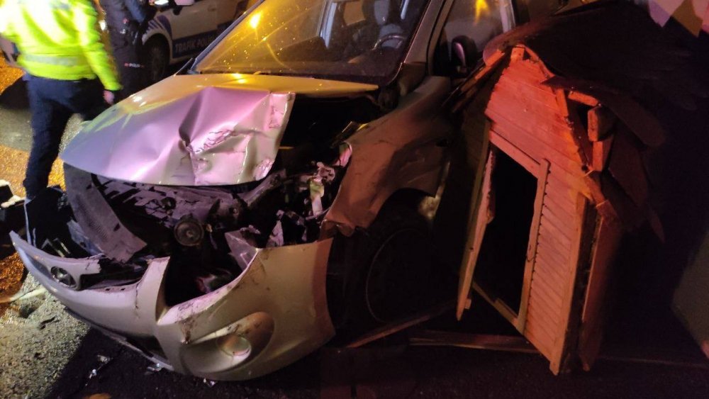 Kaza yaptığı hacizli otomobili bırakıp kaçtı