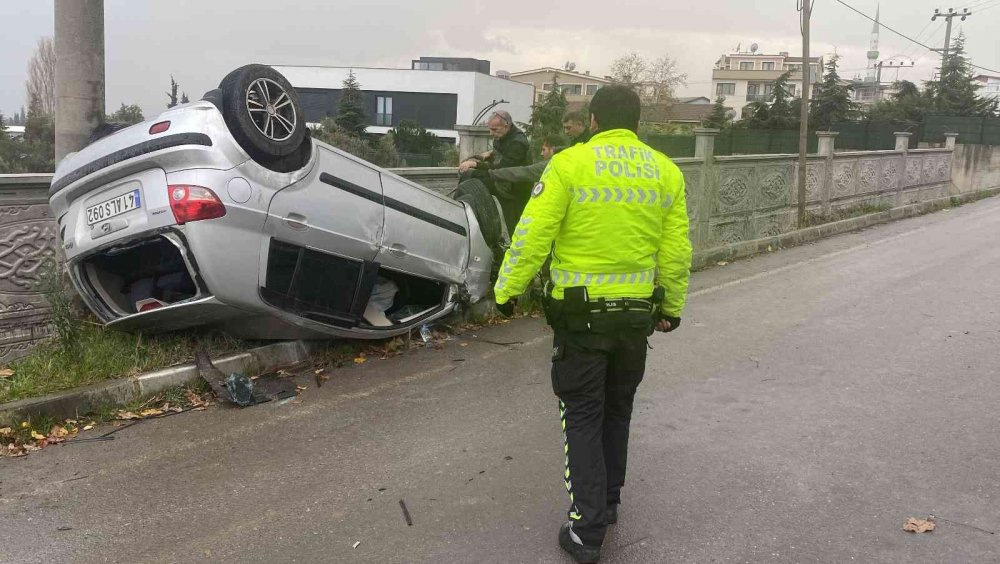 Kontrolden çıkan otomobil takla attı