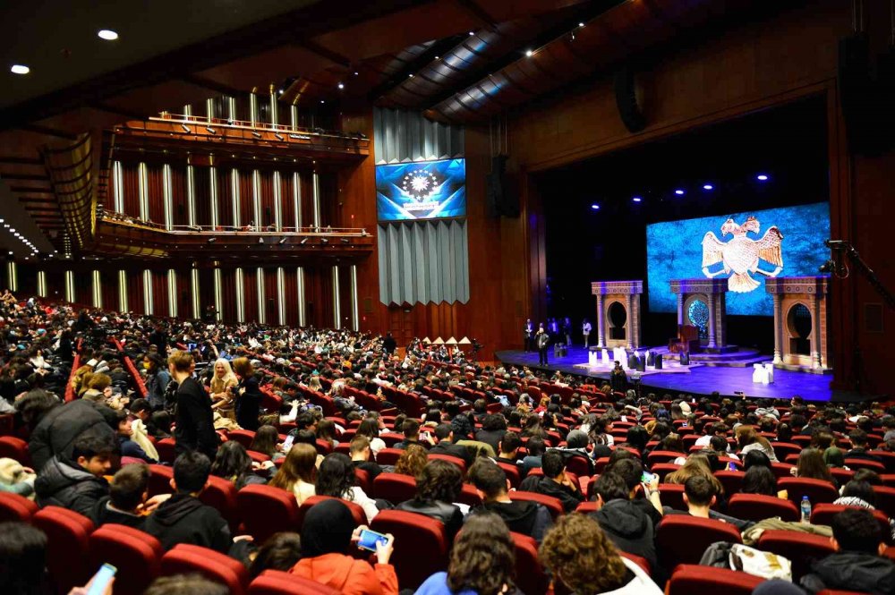 Konya Şehir Tiyatrosu Ankaralı gençlerle buluştu