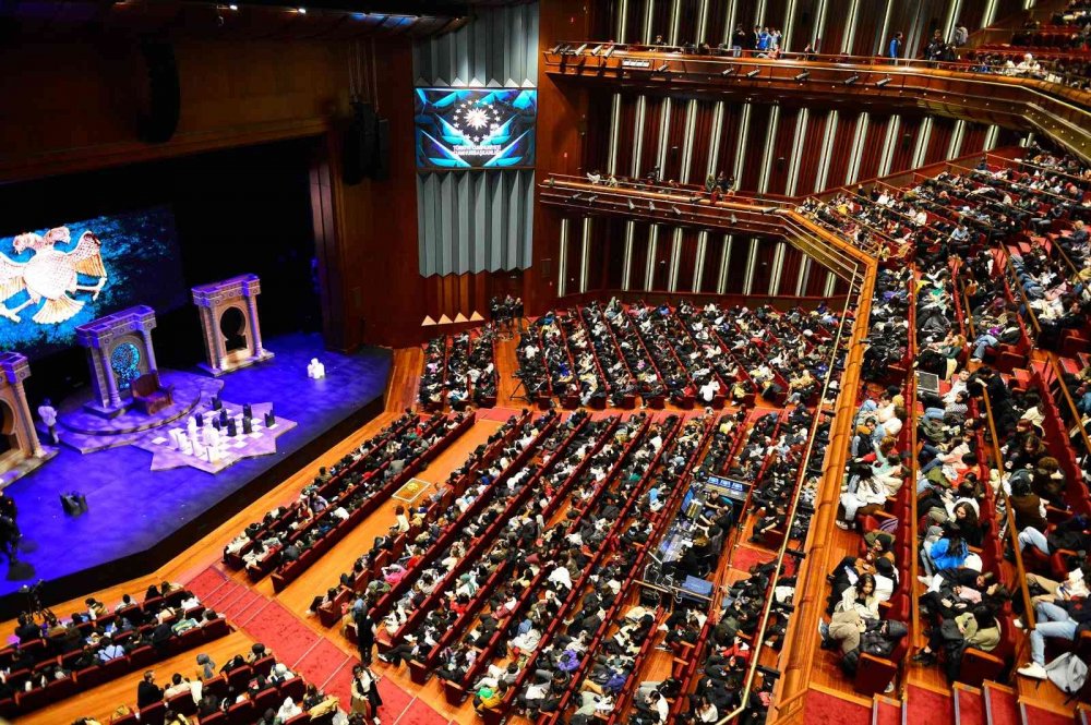 Konya Şehir Tiyatrosu Ankaralı gençlerle buluştu