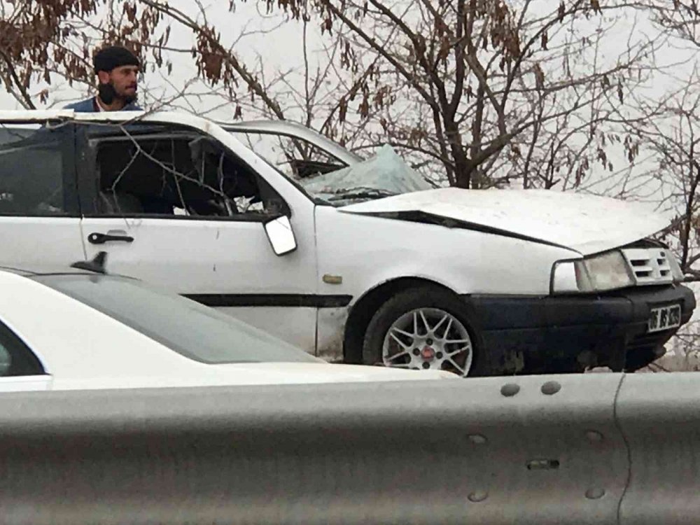 Konya’da otomobil şarampole yuvarlandı