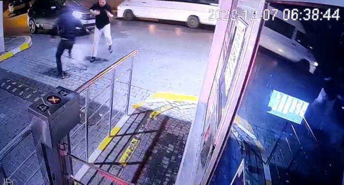 Lüks site önünde kanlı hesaplaşma