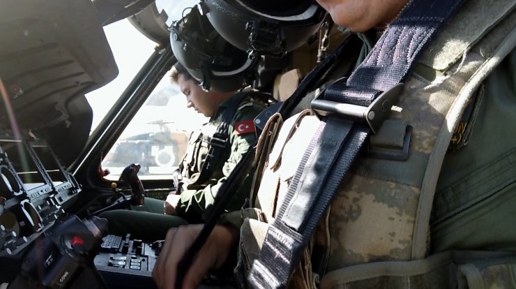MSB, helikopter pilotlarının operasyon görüntülerini paylaştı